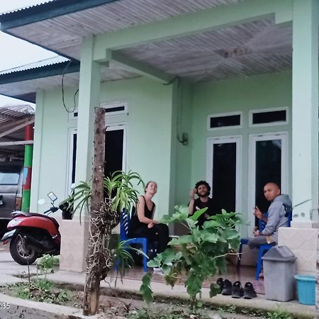 Petra Homestay Bangka Leda Рутенг Екстериор снимка