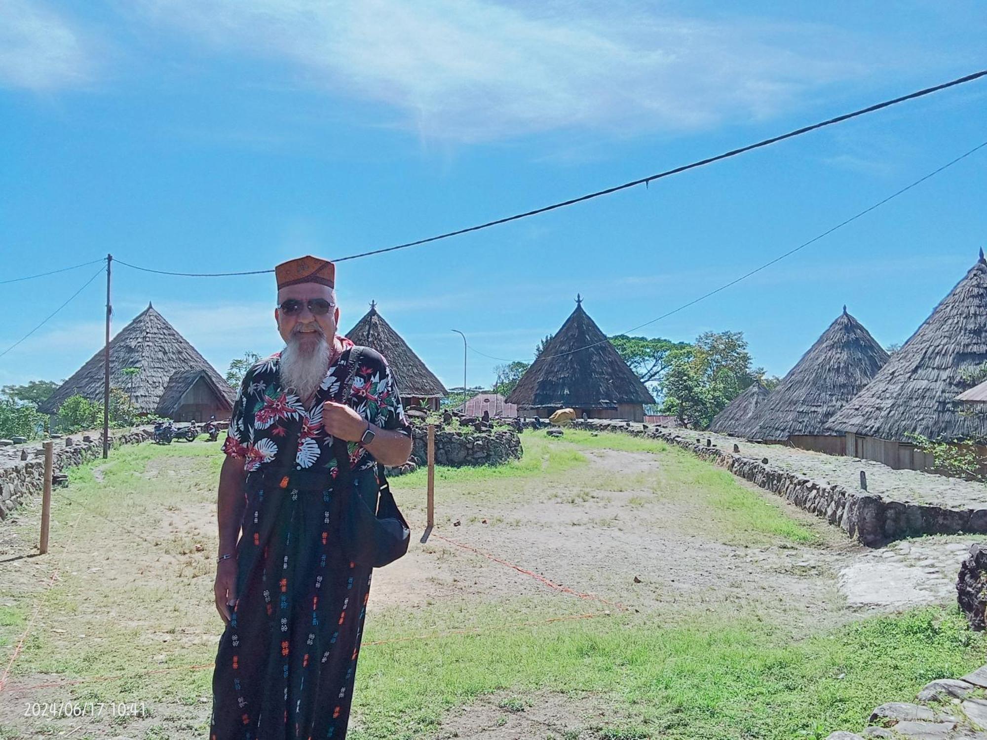 Petra Homestay Bangka Leda Рутенг Екстериор снимка