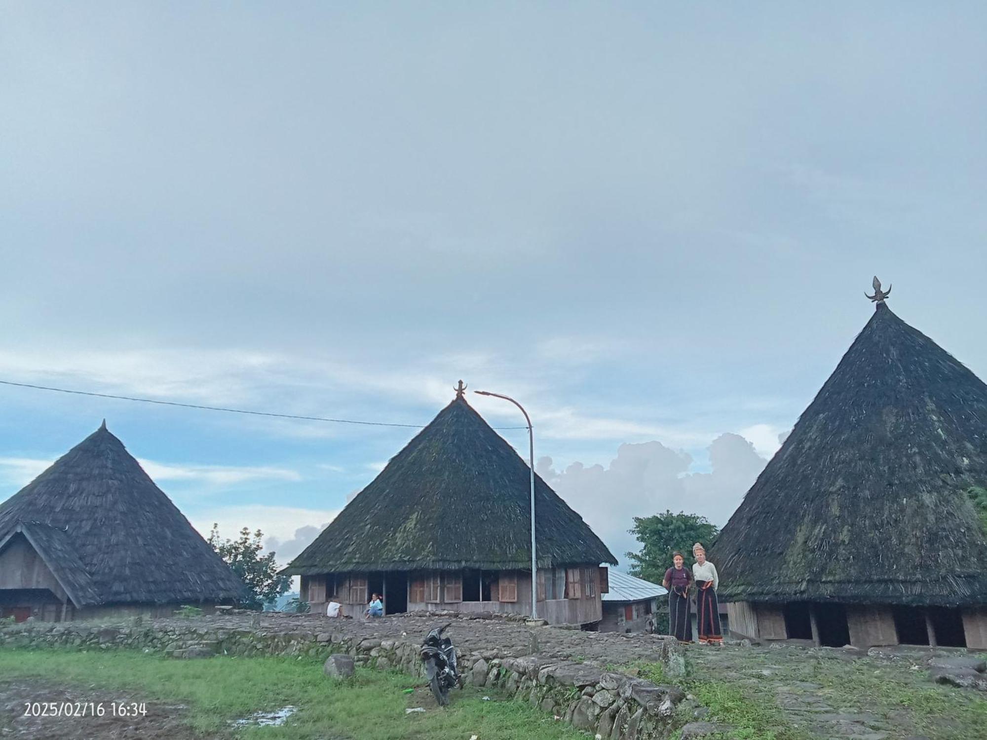 Petra Homestay Bangka Leda Рутенг Екстериор снимка