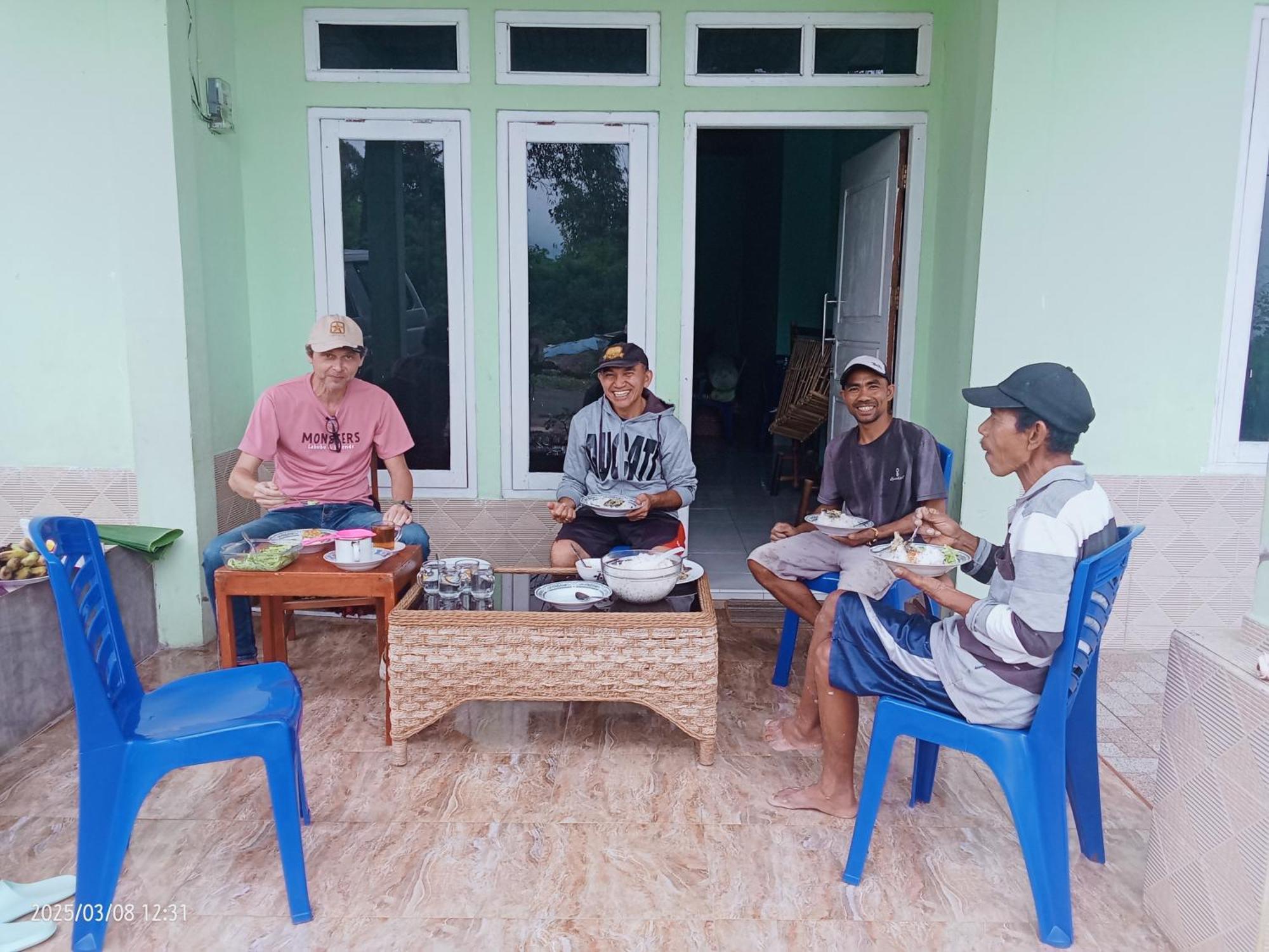 Petra Homestay Bangka Leda Рутенг Екстериор снимка