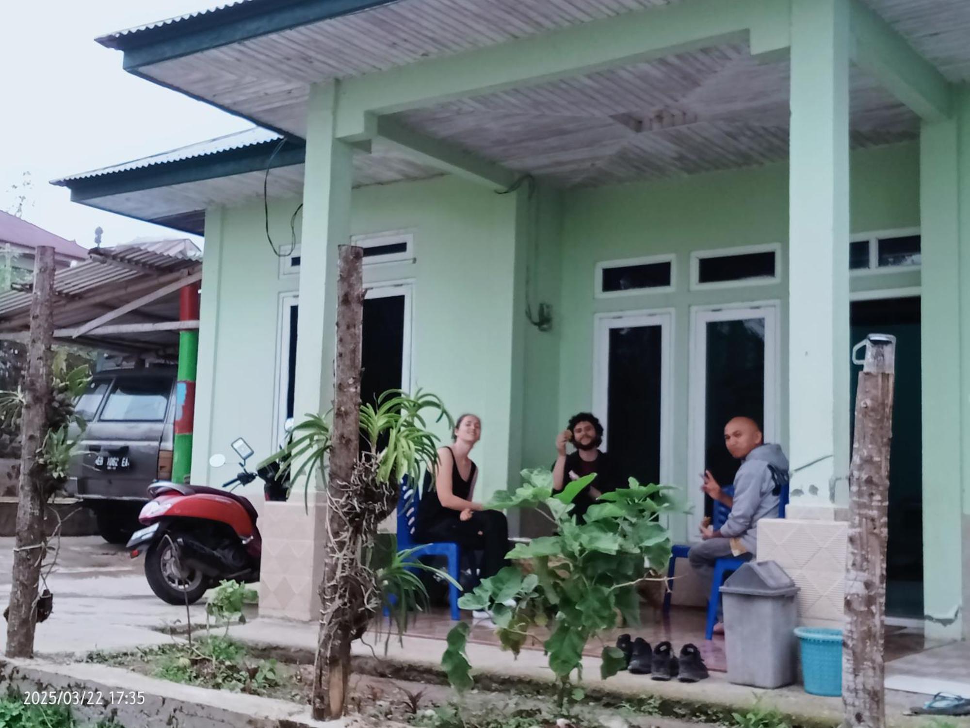 Petra Homestay Bangka Leda Рутенг Екстериор снимка