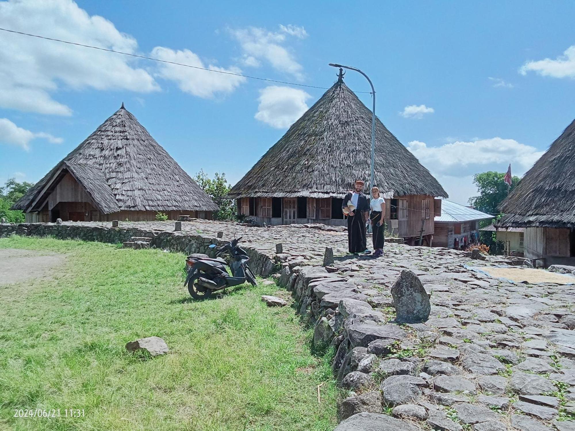 Petra Homestay Bangka Leda Рутенг Екстериор снимка